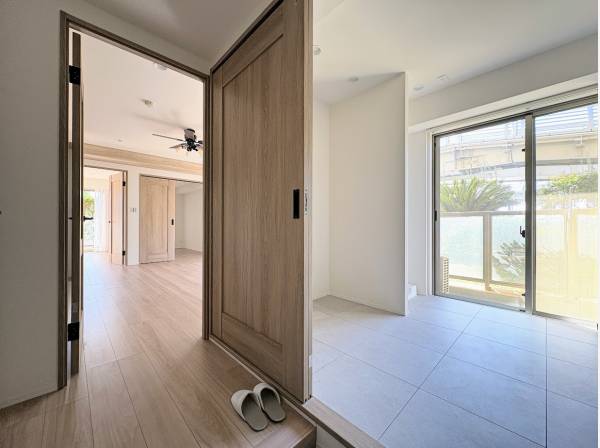 玄関はゆとりあるスペースになっています