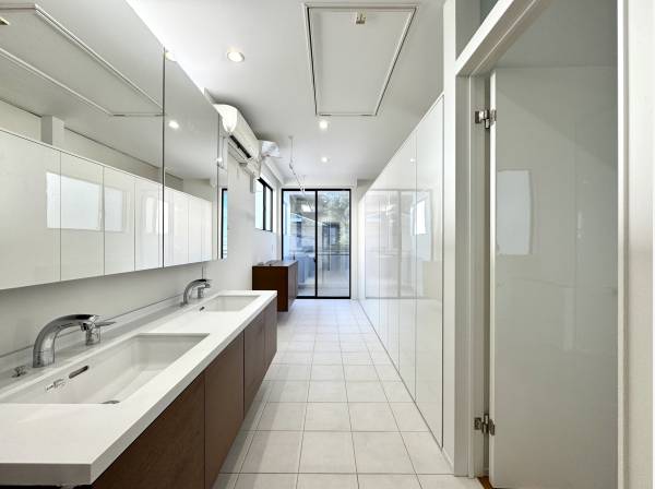 ホテルライクなサニタリースペース
大容量の収納です