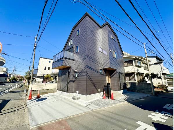 カースペース2台、角地の開放感ある立地！