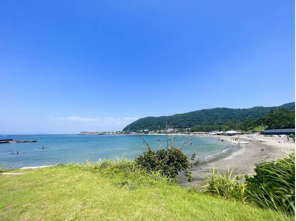 静かで透明度が高い「一色海岸」葉山を代表するビーチです。