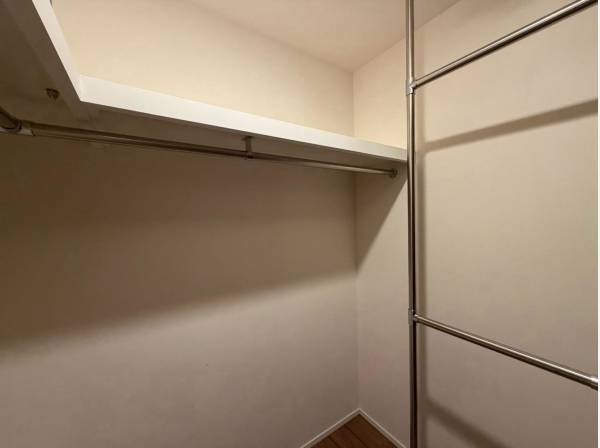 各居室にはバッグからお洋服まで収納可能なWICがございます