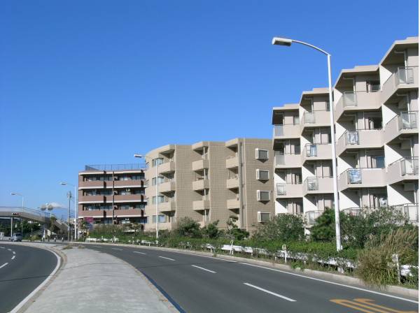 国道1364号線沿い 休日のお出かけも快適です