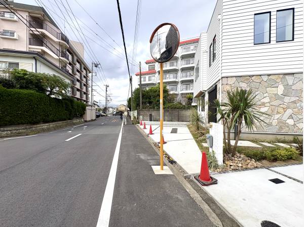 海を身近に感じる鵠沼海岸の街並み