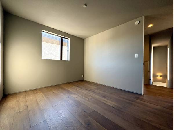 光の入り方を抑え 落ち着きを意識した空間