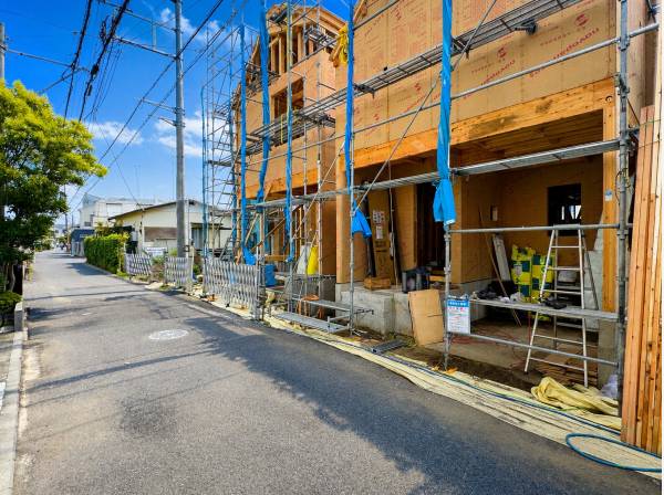 現地前面道路の様子。