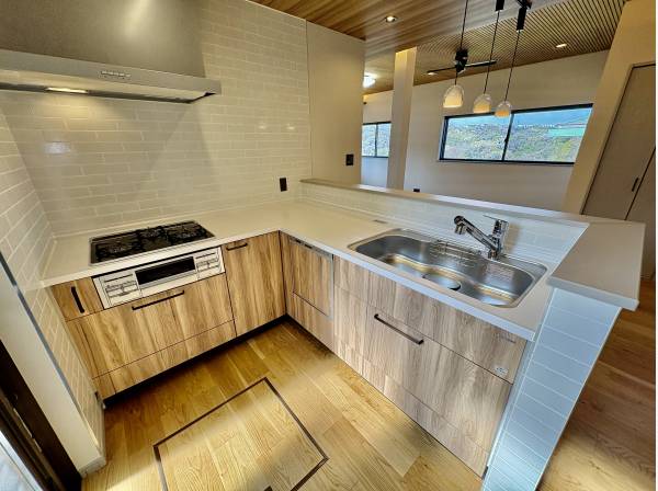 L字型のキッチンは使いやすいですよ。眺望も素敵ですね！