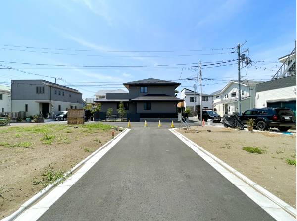 新規分譲地につき道路も新設されています。