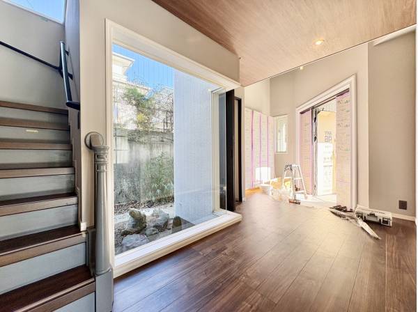 玄関スペースも明るくて開放的です♪