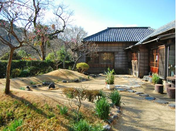 蘆花記念公園まで徒歩10分（約800ｍ）