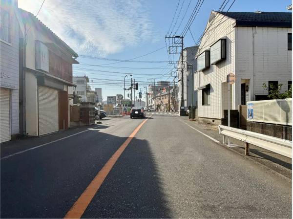 前面道路も広々としております