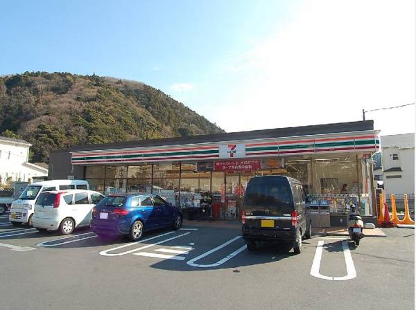 セブンイレブン葉山長柄店　徒歩14分(約1,100ｍ)