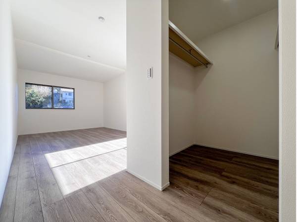 2階の居室全てにウォークインクローゼットを完備！