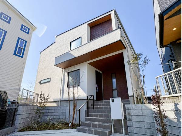 シンプルながら存在感のあるファサード