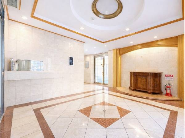 ホテルライクなエントランスはいつも綺麗に管理されています