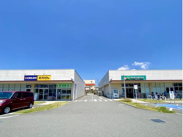 スーパーなどが揃う「なぎさモール辻堂」まで徒歩１０分(約800ｍ)