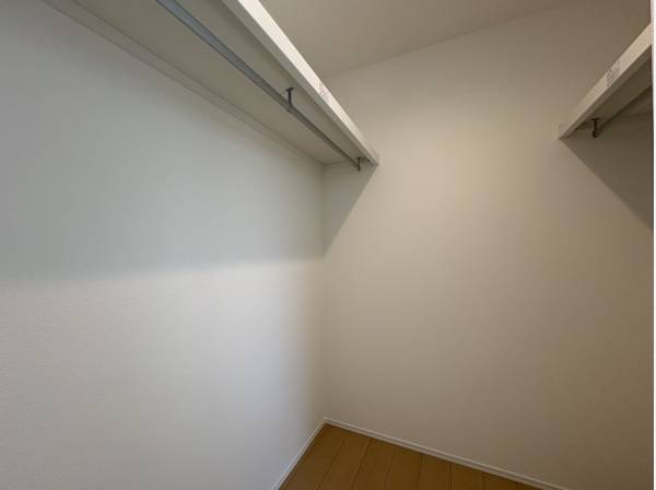 衣装部屋にもできるウォークインクローゼット