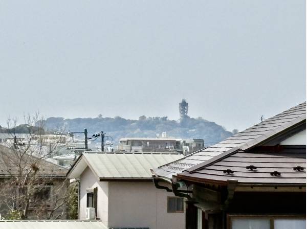 ルーフバルコニーからは江の島と灯台が見えます！