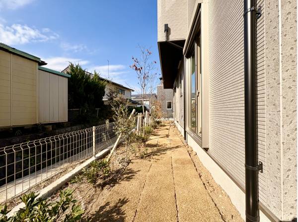 リビングや和洋室から行き来可能なお庭スペース