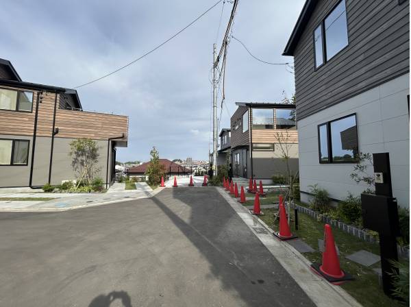 前面道路広く駐車がラク！