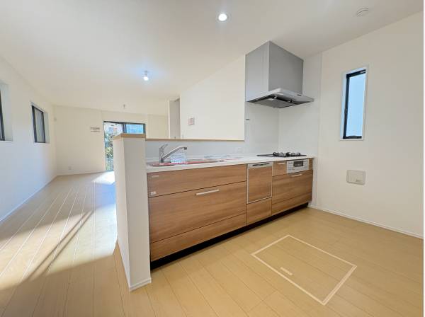 家族との会話が弾むカウンターキッチン