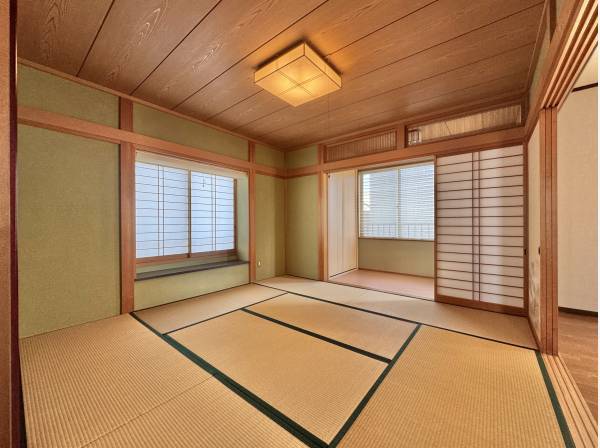 畳割まで美しく整えられた、凛とした和の空間。