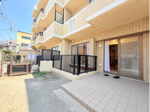 専用庭付きのおしゃれなお部屋♪