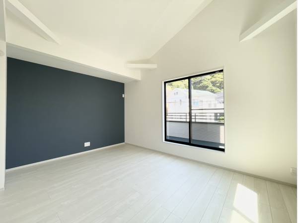 東向きにつき朝のひざしがたっぷり差し込みます。