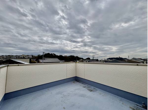 大型のルーフバルコニー！是非、天気のいい日に来てください！