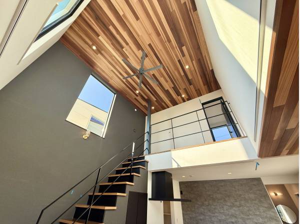 天井にもお洒落なデザイン！