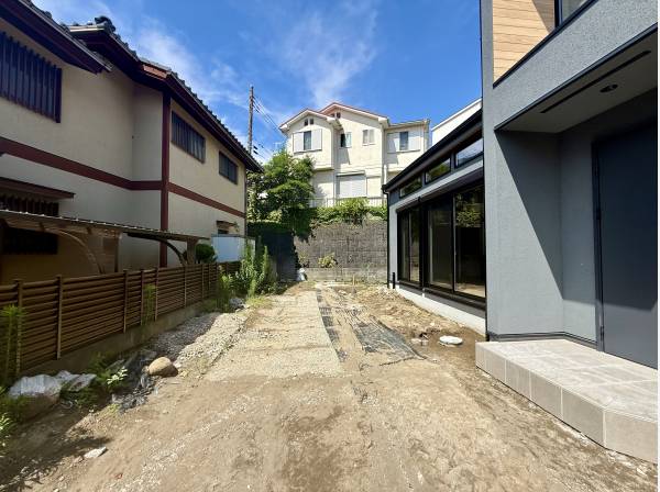 南向きで陽当り良好！重厚感のあるジョリパット外壁を採用