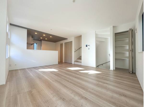 家族みんなが心地よく過ごせるナチュラルテイストのLDK