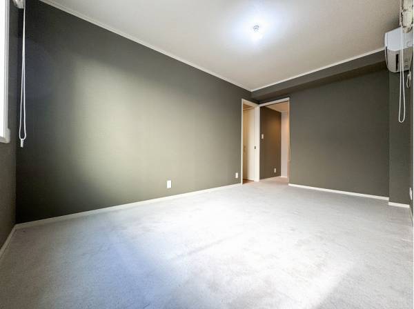 趣味部屋にも重宝しそうな土間敷きのお部屋