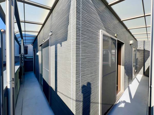 バルコニーはL字型のワイドバルコニー