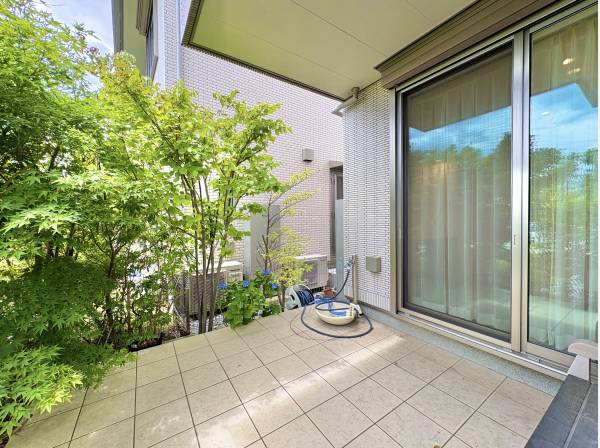 天気の良い日にはLDKの延長としてもお使いいただけます