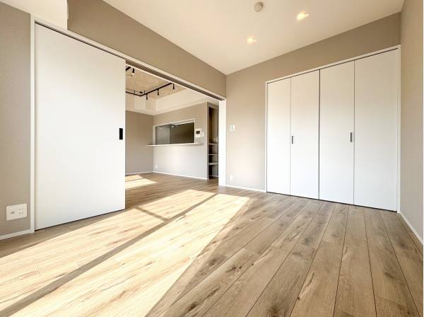 陽当たりの良い約8帖のベッドルーム