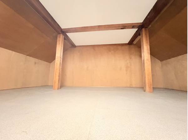 屋根裏収納