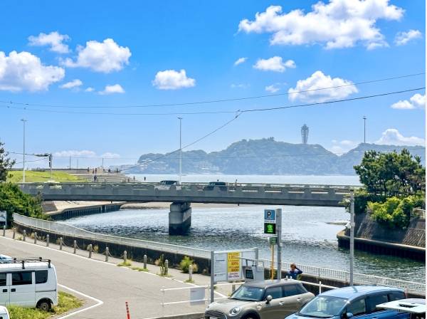 眺望良好！バルコニーからは湘南のシンボル・江ノ島を一望