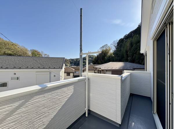 抜け感のある眺望と鎌倉の緑を望みます