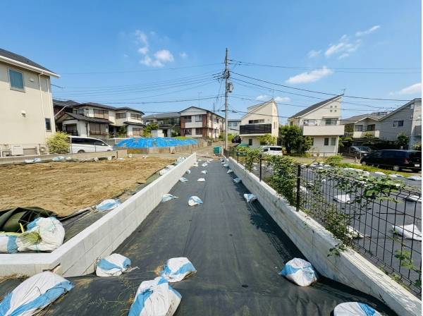 道路から奥まった敷地！静かでプライバシーの保てる住環境！