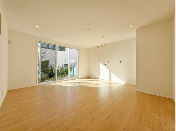 約12帖のマスターベッドルームには大容量のWICを完備