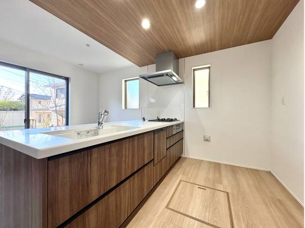 オープンタイプで開放的なキッチン