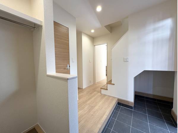 玄関の土間も広くゆったりとお使い頂けます