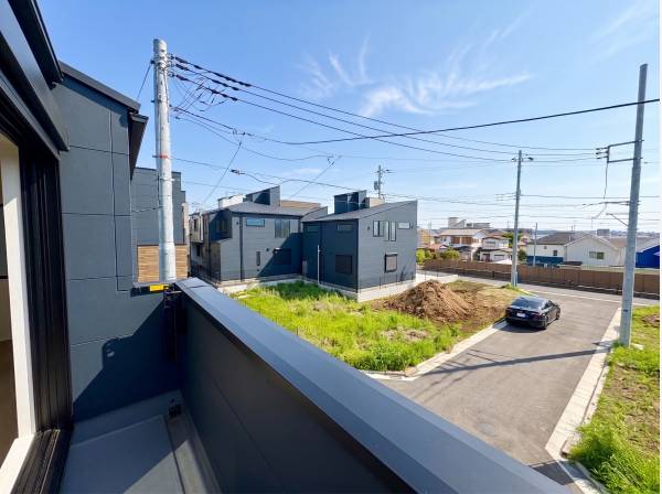 バルコニーからは心地よい風が入り込みます！