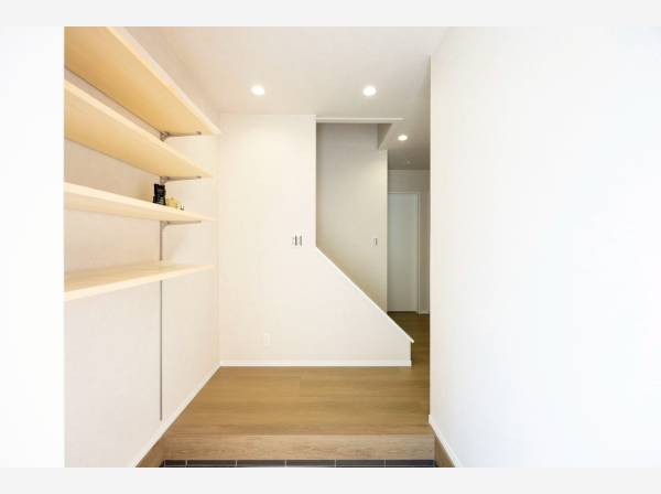 収納スペースも豊富で出入りがらくらく♪