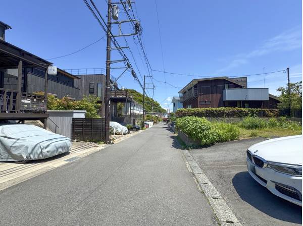 前面道路。十分ご安心いただける道幅だと思いますがいかがでしょう？