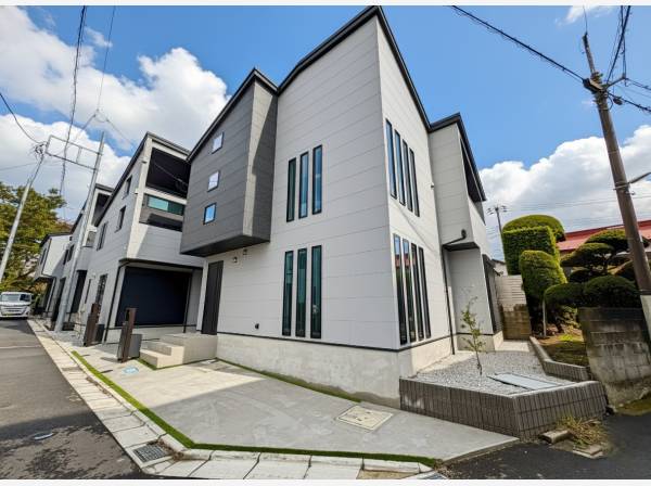 車種にもよりますがカースペースは2台