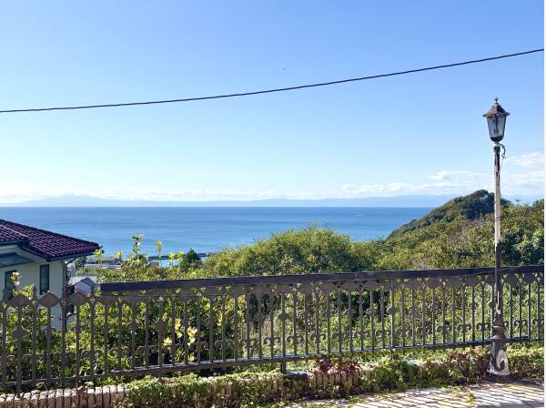 1階からも海を望む、贅沢な空間