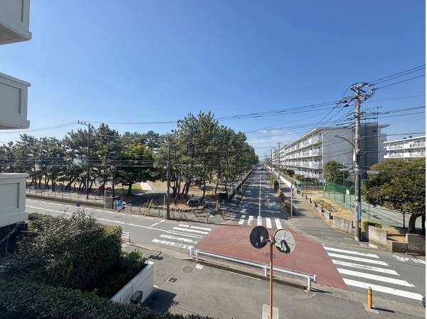 前面棟なし！2階ながら抜けた眺めが広がります