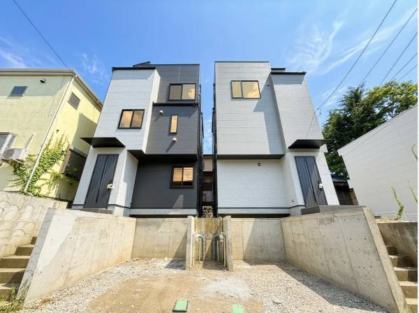 右側の建物のご紹介です！