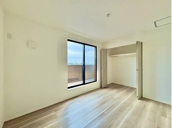 各居室には収納力のあるクローゼットを完備しております